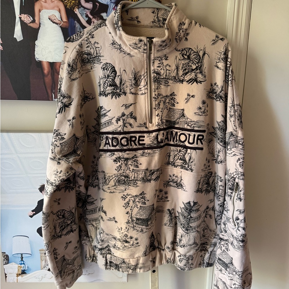 ADORE L'AMOUR Beige & Black Zip Pullover